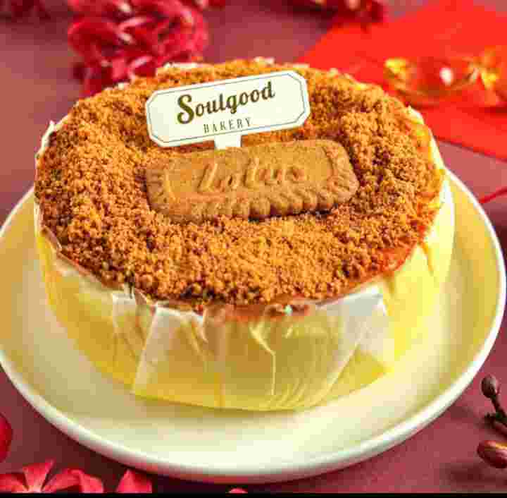 A 6-inch whole cake for today 🌟